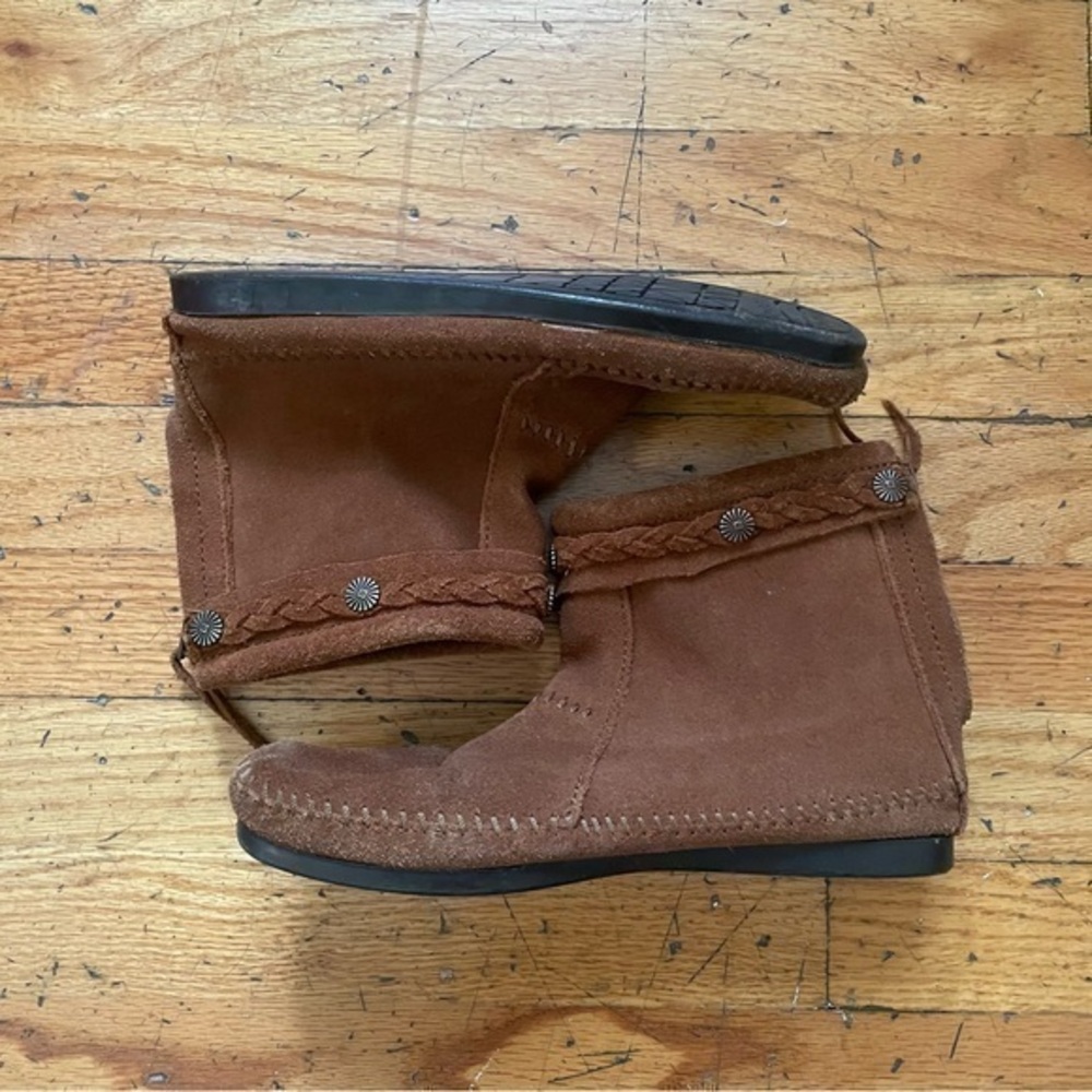 Minnetonka Booties Size 7